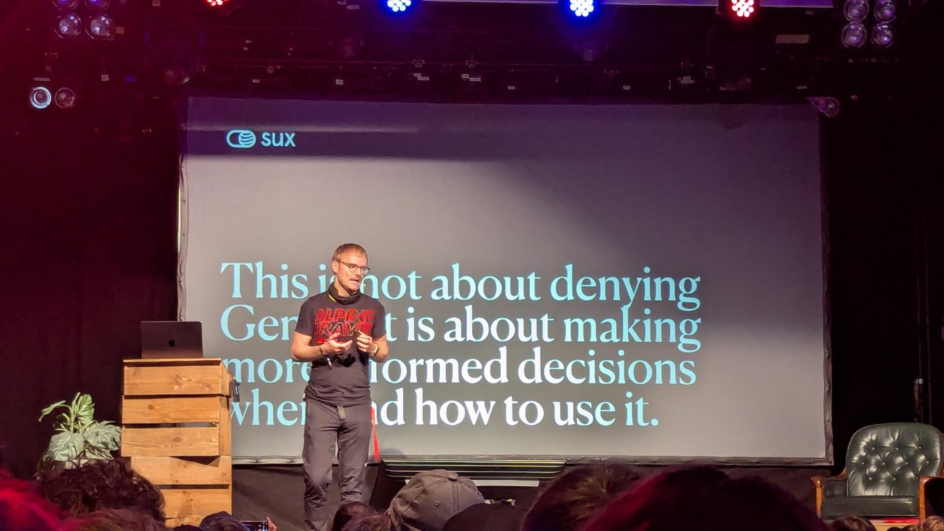 Thorsten Jonas on stage during his talk at Beyond Tellerrand Berlin 2025